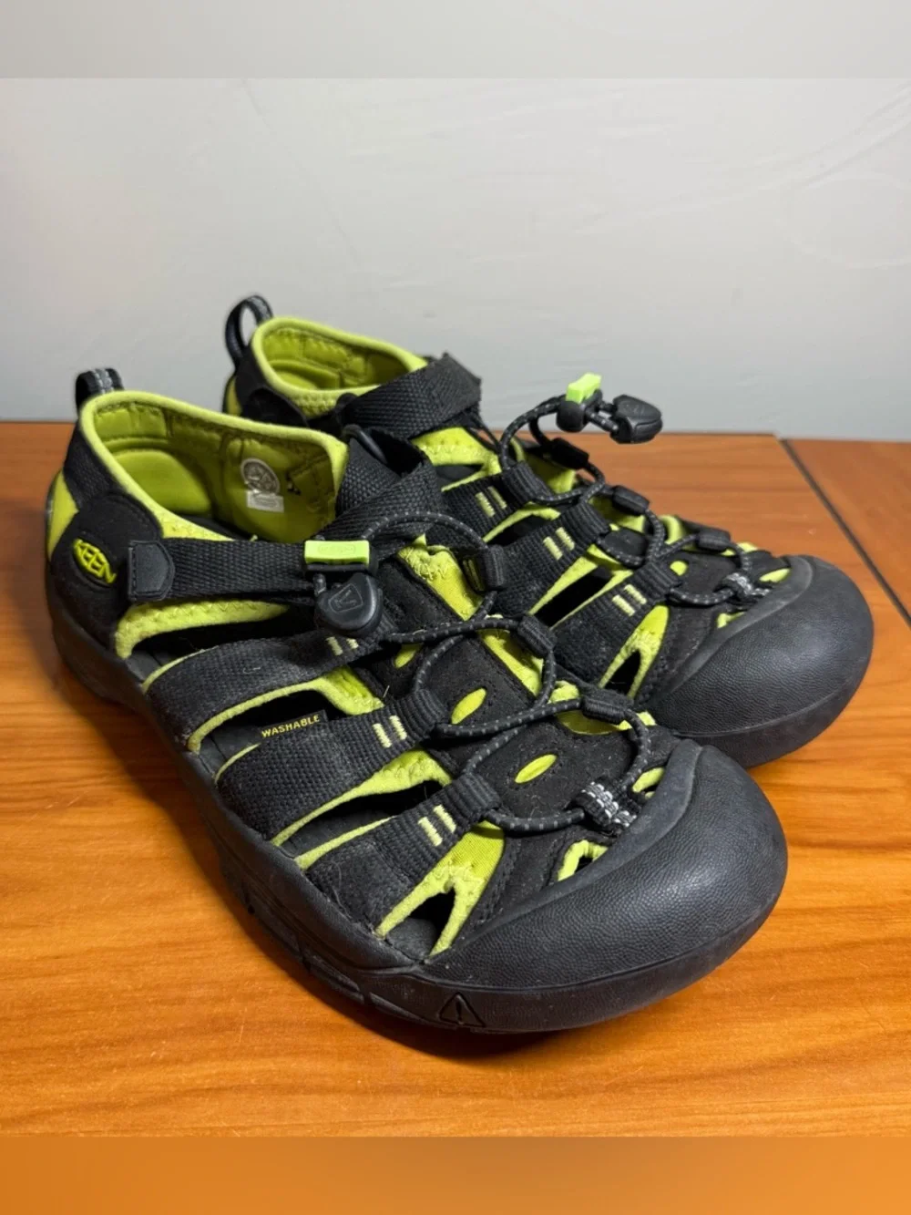Keen Newport H2 Sandal Water Shoe Hiking Closed Toe Black Green‎ Bungee W5